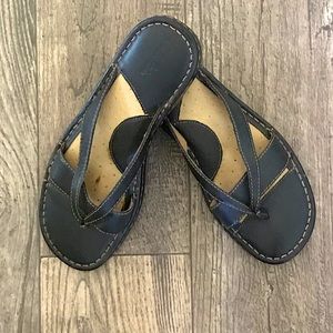 Cabela’s Women’s black leather flat sandals Size 8